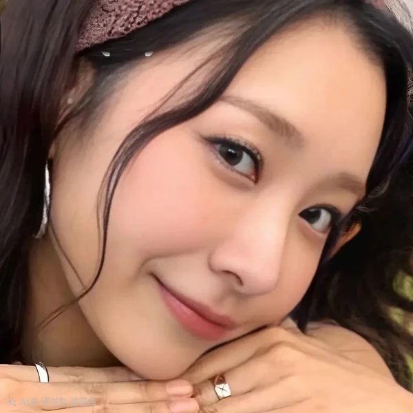Popular photo full of fans’ love for Huh Chanmi