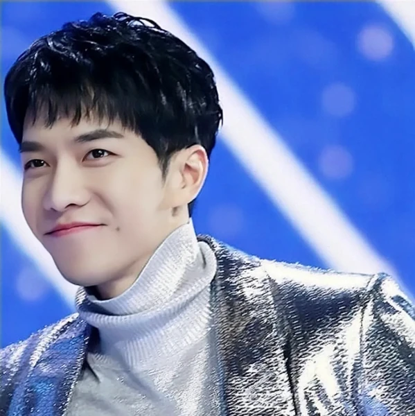 Popular photo full of fans’ love for Lee Seunggi