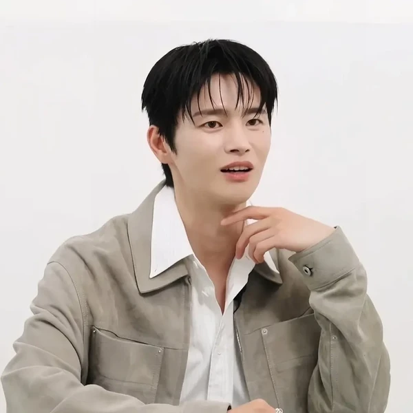The most loved look of Seo Inguk today