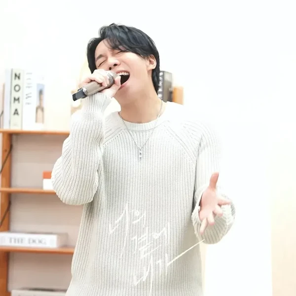 The most loved look of Lee Seunggi today