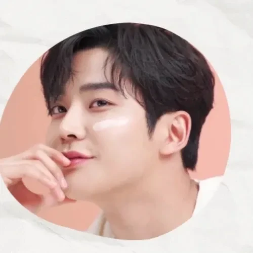 Foto populer Rowoon yang penuh cinta dari penggemar