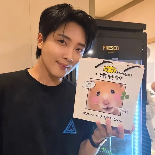 The most loved look of Hwang Yunsung today