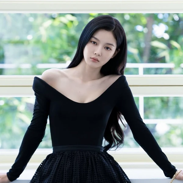 Popular photo full of fans’ love for Kim Youjung