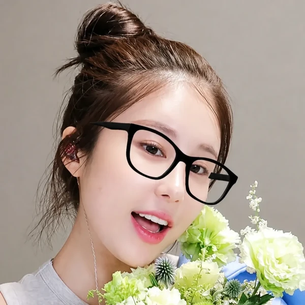 Popular photo full of fans’ love for Kim Soyou