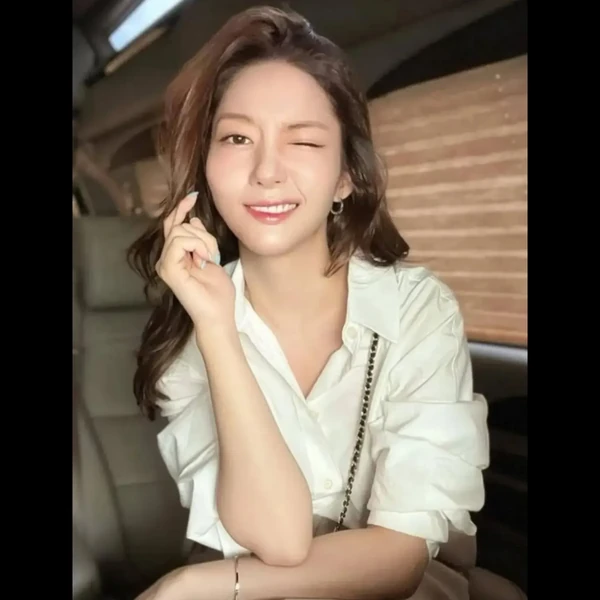 Popular photo full of fans’ love for Park Minyoung