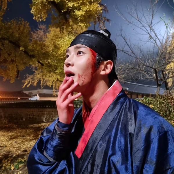 Foto populer Rowoon yang penuh cinta dari penggemar