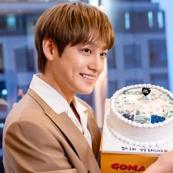 Popular photo full of fans’ love for Kim Bum