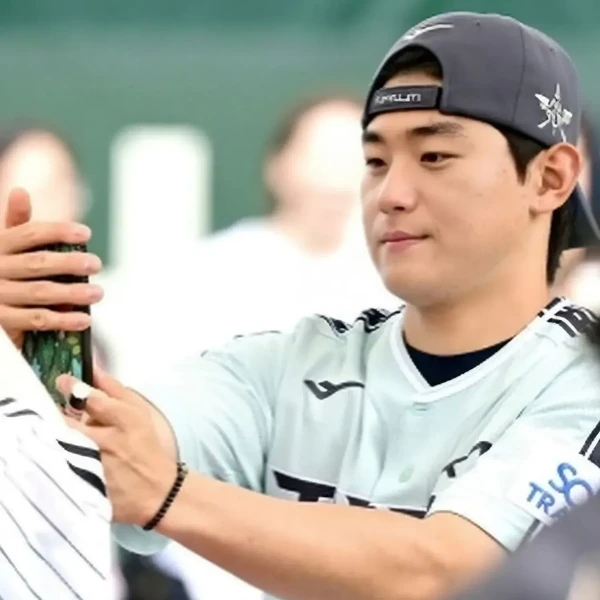 展現Kim Doyoung魅力的代表照片