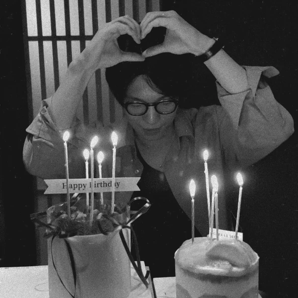 Popular photo full of fans’ love for Wi Hajoon