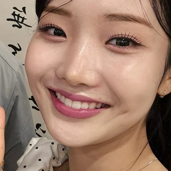 The most loved look of Kim Soyeon (2004) today
