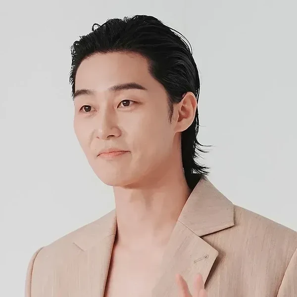 The most loved look of Park Seojoon today