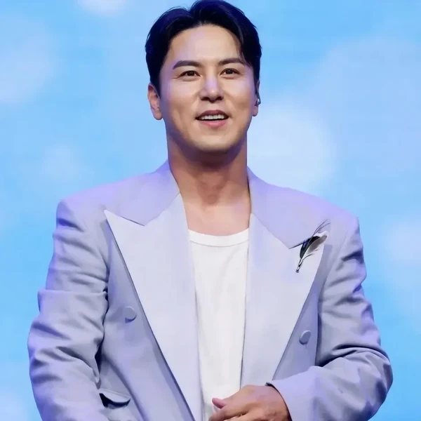 Foto populer Jang Minho yang penuh cinta dari penggemar