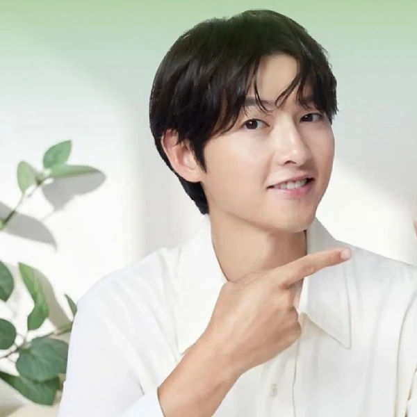 Penampilan Song Joongki yang paling disukai hari ini