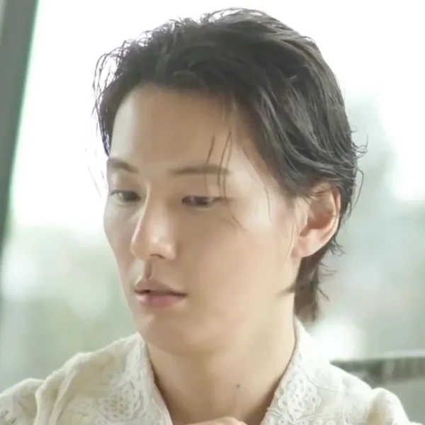 The most loved look of Yoon Shiyoon today