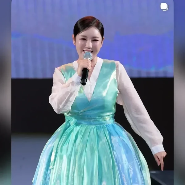 Penampilan Song Gain yang paling disukai hari ini