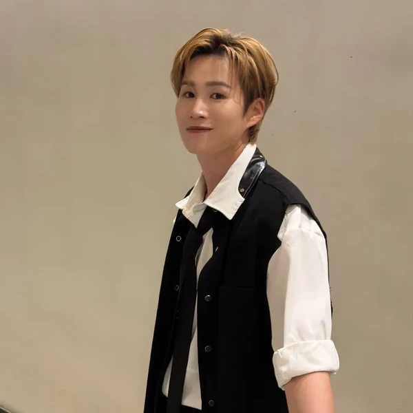 Foto populer Kim Heejae yang penuh cinta dari penggemar