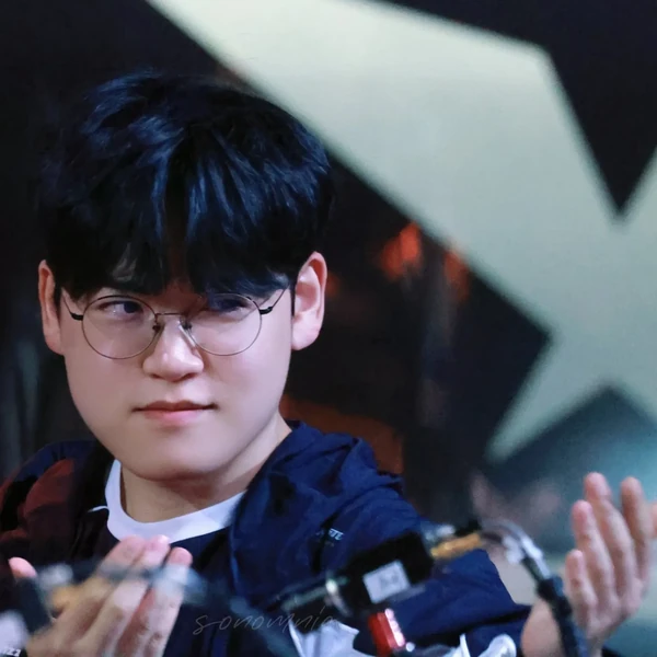 No.1 banner post of Gumayusi created by top fandom