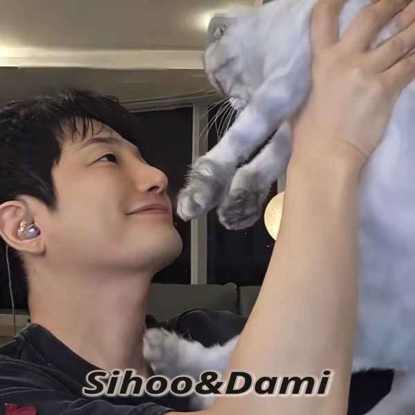 The most loved look of Park Sihoo today