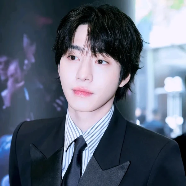 Popular photo full of fans’ love for Ahn Hyoseop