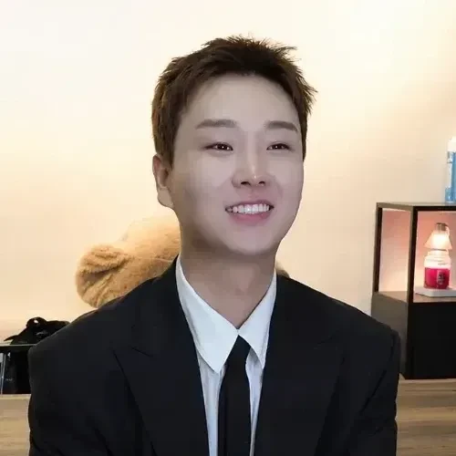 The most loved look of Song Minjun today