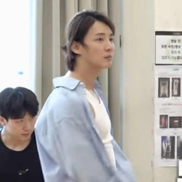 Popular photo full of fans’ love for Yoon Shiyoon