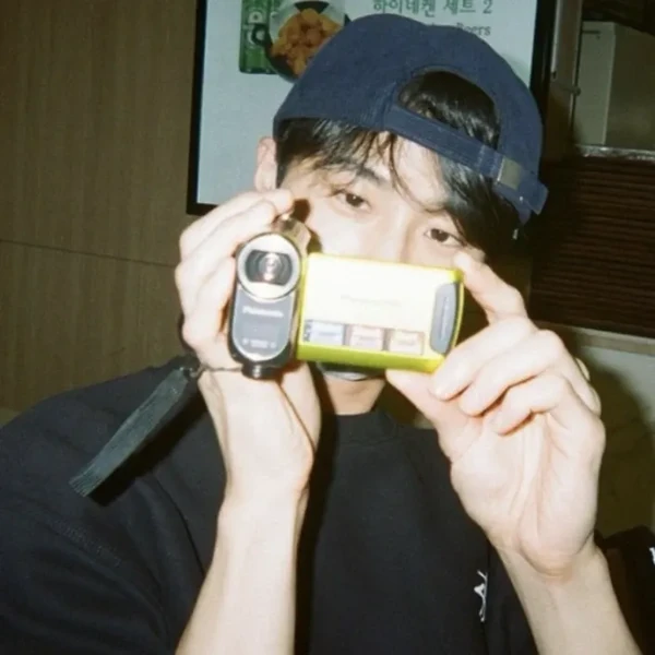 粉絲喜愛的Kim Doyoung人氣個人資料照片