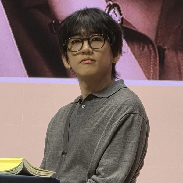 充滿粉絲愛的李承允人氣照片