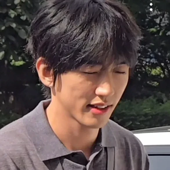 充滿粉絲愛的李承允人氣照片