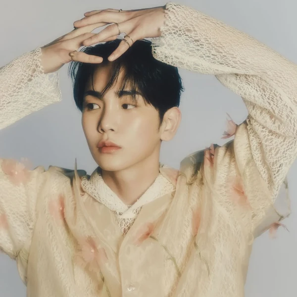 Popular photo full of fans’ love for Key