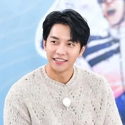 Popular photo full of fans’ love for Lee Seunggi