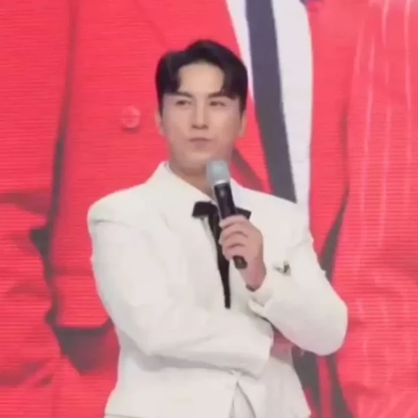 Penampilan Jang Minho yang paling disukai hari ini