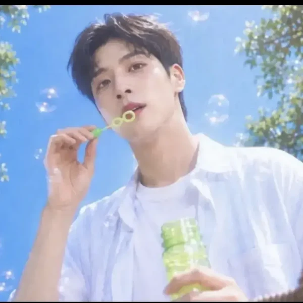 The most loved look of Jeong Dongwon today