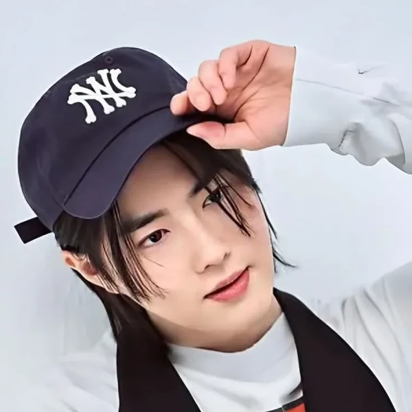 The most loved look of Suho today