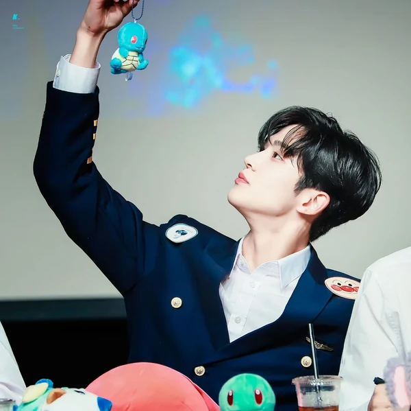 Foto populer Rowoon yang penuh cinta dari penggemar