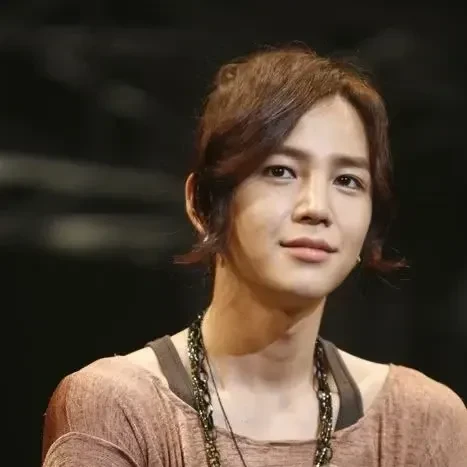 Popular photo full of fans’ love for Jang Geunsuk