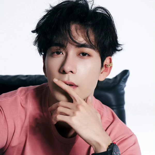 Popular photo full of fans’ love for Chen Xingxu
