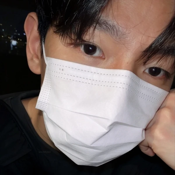 Popular photo full of fans’ love for Yoon Soyang