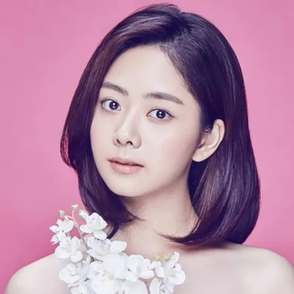 Popular photo full of fans’ love for Tan Song Yun