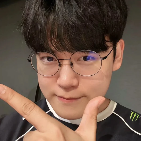 Postingan banner nomor 1 dari Gumayusi yang dibuat oleh fandom