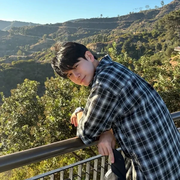 Foto populer Ong Seongwu yang penuh cinta dari penggemar