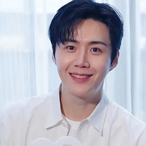 Popular profile photo of Kim Seonho loved by fans