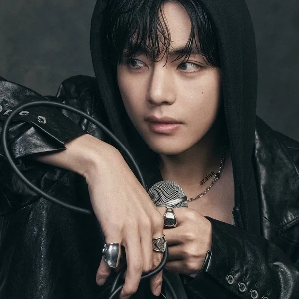 Top moment of Kim Taehyung (V) chosen by fans