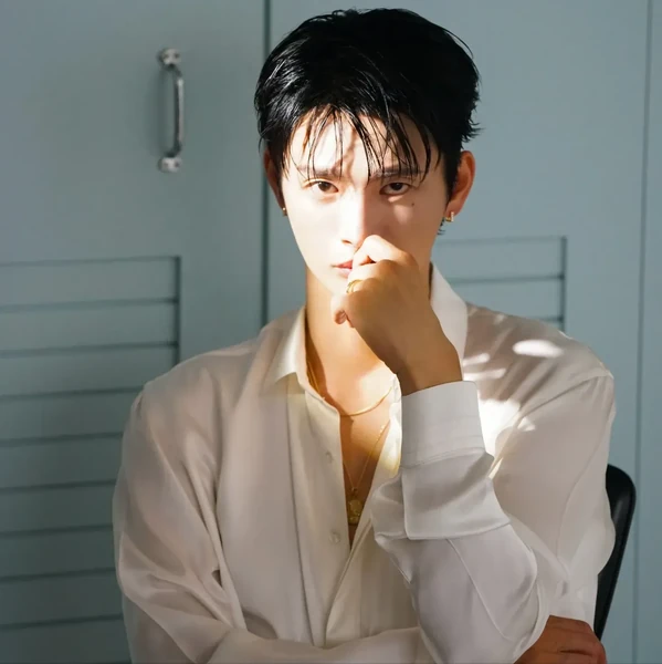 The most loved look of Seo Inguk today