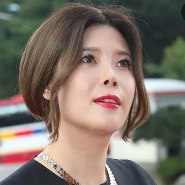 The most loved look of LYn today