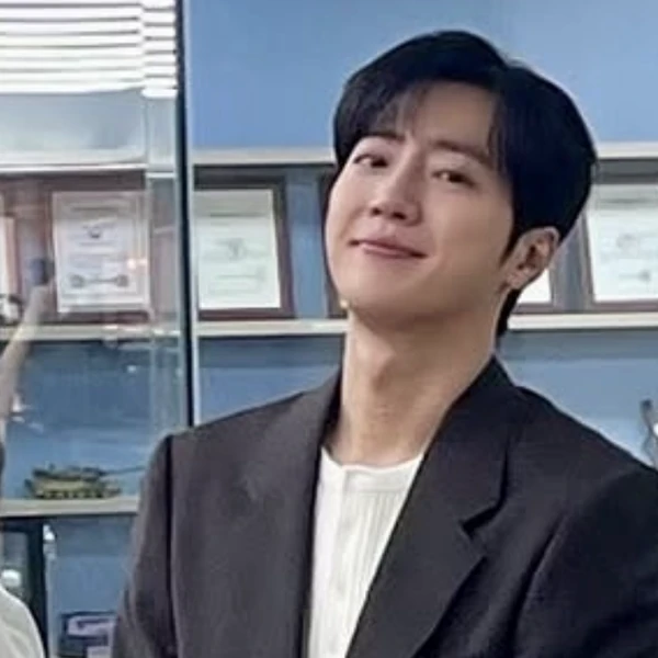 Popular photo full of fans’ love for Lee Sangyeob