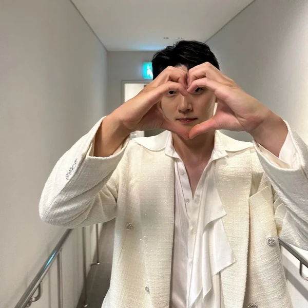 Popular photo full of fans’ love for Jeon Jonghyeok