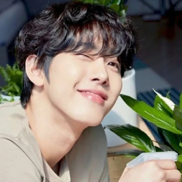 Popular photo full of fans’ love for Ahn Hyoseop