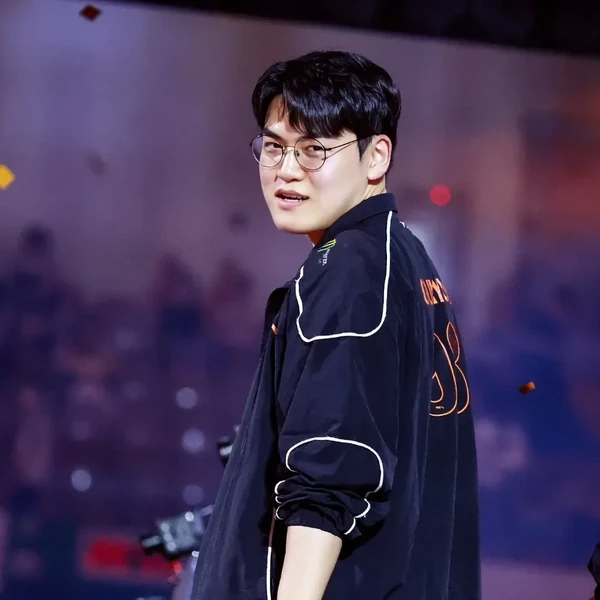 No.1 banner post of Gumayusi created by top fandom