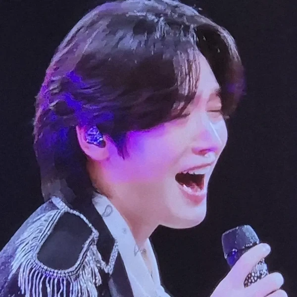 Popular photo full of fans’ love for Kim Yongbin