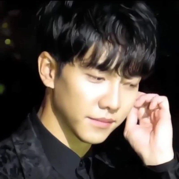 Penampilan Lee Seunggi yang paling disukai hari ini